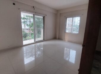 1600 SF 3 Bedroom Room Family Flat For Rent block i. Available From Sept/Octor 2024 Rent 25k, service charge 5k.