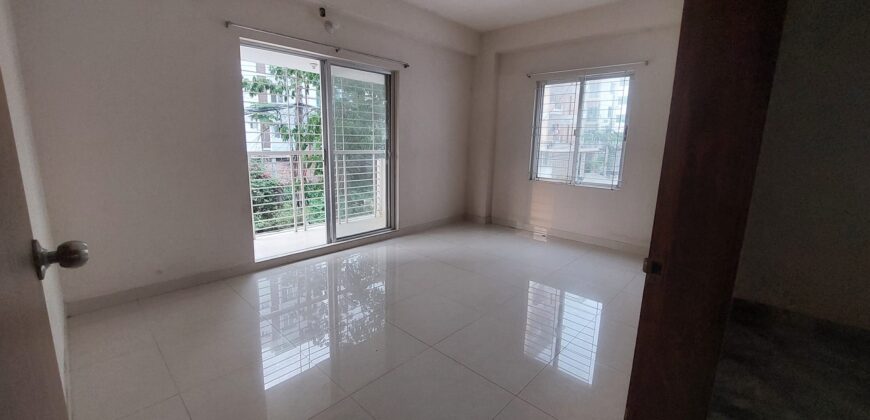 1600 SF 3 Bedroom Room Family Flat For Rent block i. Available From Sept/Octor 2024 Rent 25k, service charge 5k.