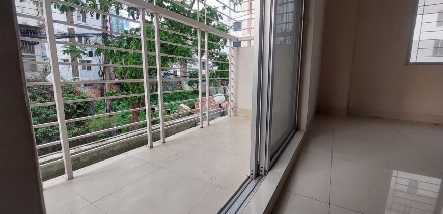 1600 SF 3 Bedroom Room Family Flat For Rent block i. Available From Sept/Octor 2024 Rent 25k, service charge 5k.