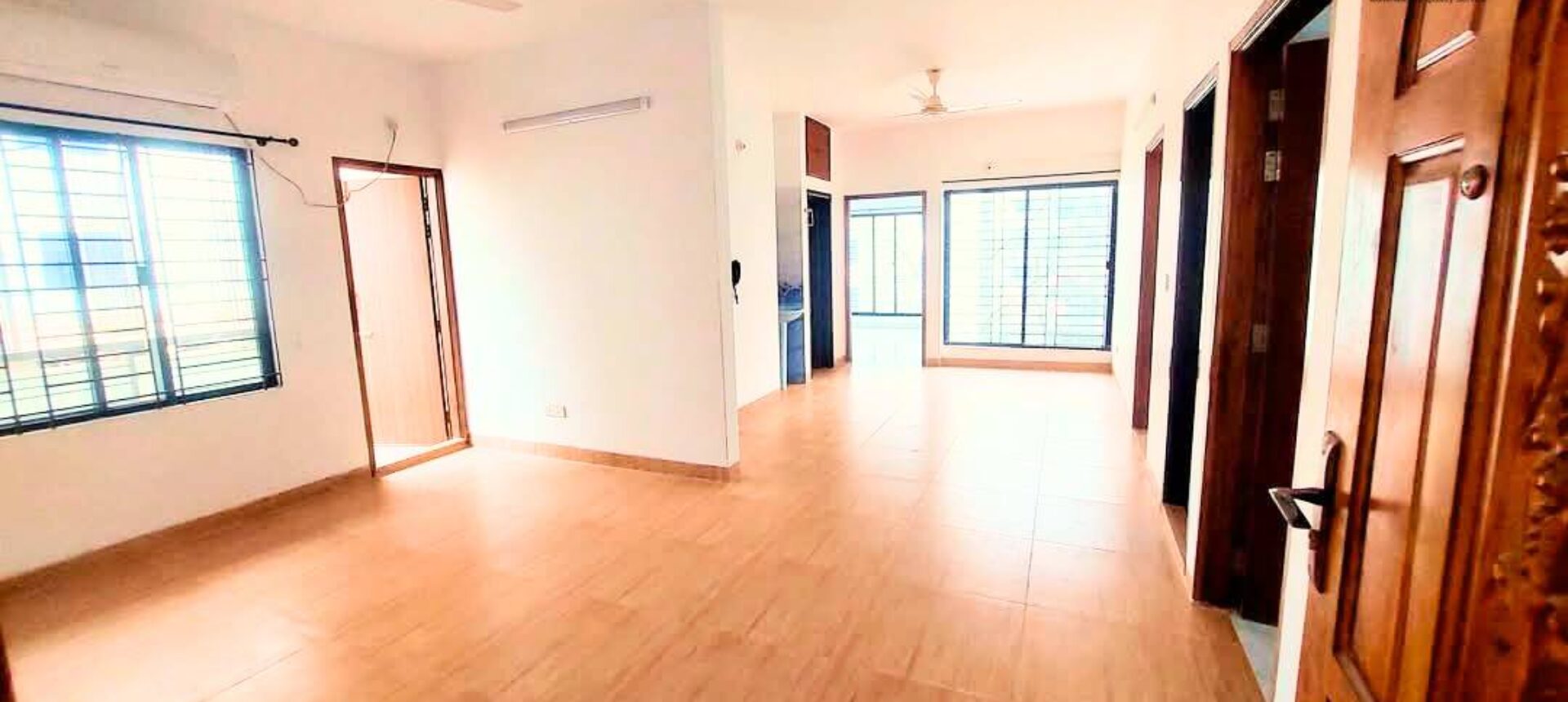 Bashundhara R/A 1550 sqft 3 Bedroom Family Semi Furnished Flat For Rent