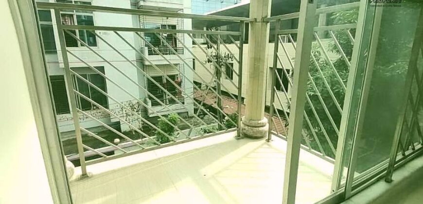 Bashundhara R/A 2000 sqft 3Bed Flat For Rent  block G