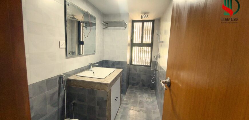 4 Bedroom 2400 Sqft luxury  Fully New Interior Flat For Rent block j