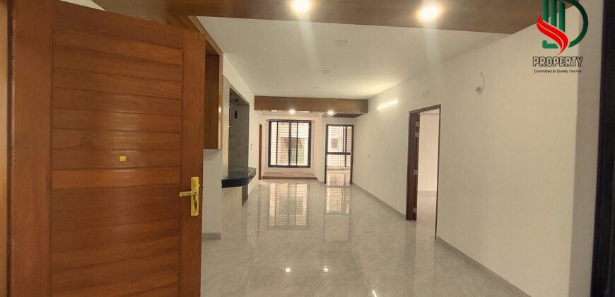 4 Bedroom 2400 Sqft luxury  Fully New Interior Flat For Rent block j