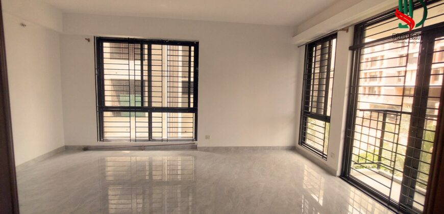 4 Bedroom 2400 Sqft luxury  Fully New Interior Flat For Rent block j