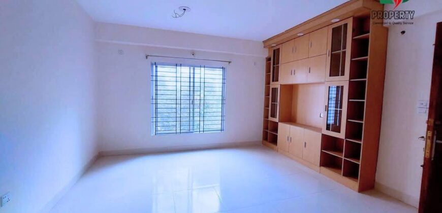 Bashundhara R/A 2250 SF 3-bedroom Family New interior Apartment for Rent