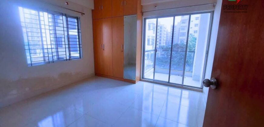 Bashundhara R/A 2250 SF 3-bedroom Family New interior Apartment for Rent