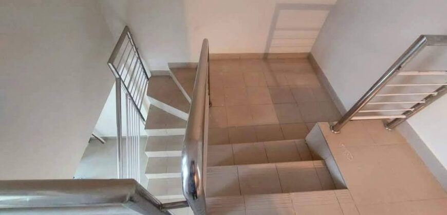 1250 Sft Office Space For Rent at Kuril Kazi bari (in Front of Main Road)