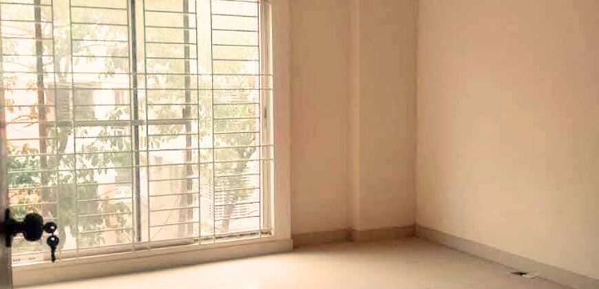 3 bedroom 1500 Sqft Family Southfacing Apartment for Rent BashundharaRA block g