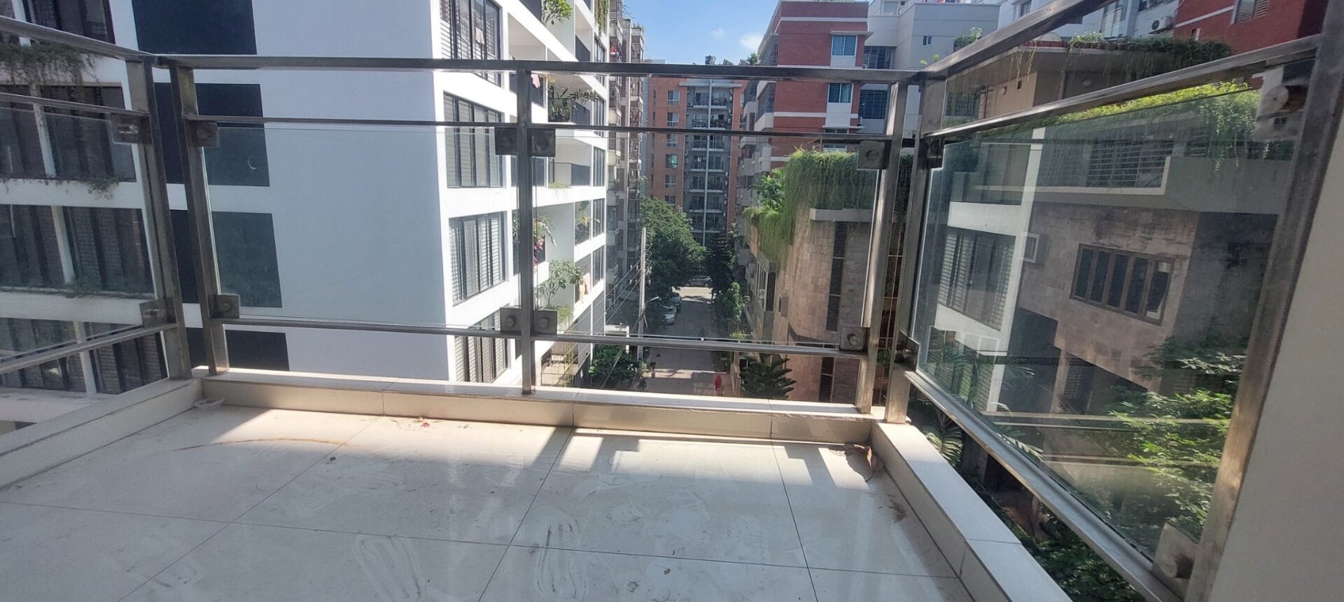 2000 SQFT | 3 BEDROOM CORNER APARTMENT (4TH FLOOR) FOR SALE.BASHUNDHARA R/A BLOCK C