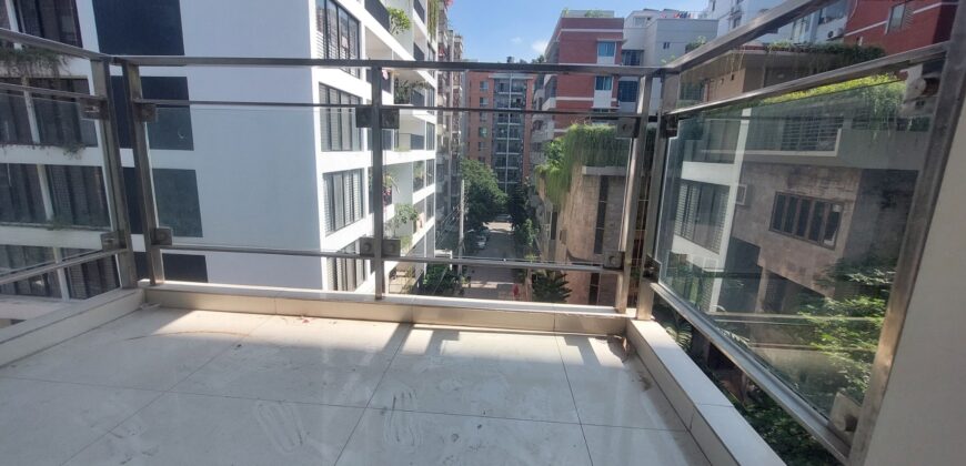 2000 SQFT | 3 BEDROOM CORNER APARTMENT (4TH FLOOR) FOR SALE.BASHUNDHARA R/A BLOCK C