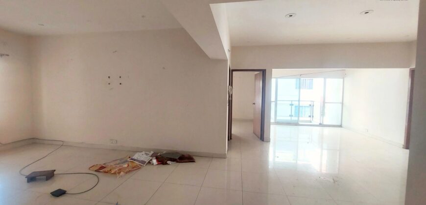 2000 SQFT | 3 BEDROOM CORNER APARTMENT (4TH FLOOR) FOR SALE.BASHUNDHARA R/A BLOCK C
