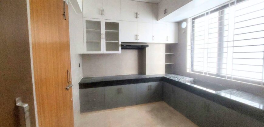 4 BEDROOM | 2250 SQFT SOUTH FACING NEW FAMILY APARTMENT Bashundhara R/A, Block G